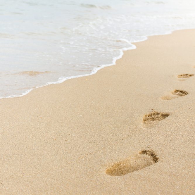 foot-print-sand-beach-background